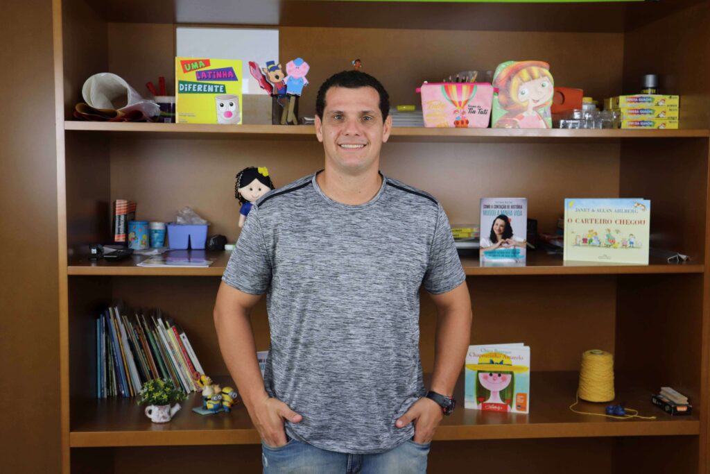 RAPHAEL BAETTA PARTICIPAÇÃO ESPECIAL NO CURSO DE CONTAÇÃO DE HISTÓRIA NA EDUCAÇÃO INFANTIL