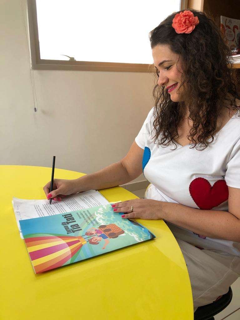 Tatiane Anzini pedagora e contadora de histórias da turma da tia tati E MINISTRADORA DO CURSO DE CONTAÇÃO DE HISTÓRIA NA EDUCAÇÃO INFANTIL